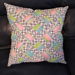 3884 Chic Patchwork Quilt Pattern  Pillow with Pastel Accents